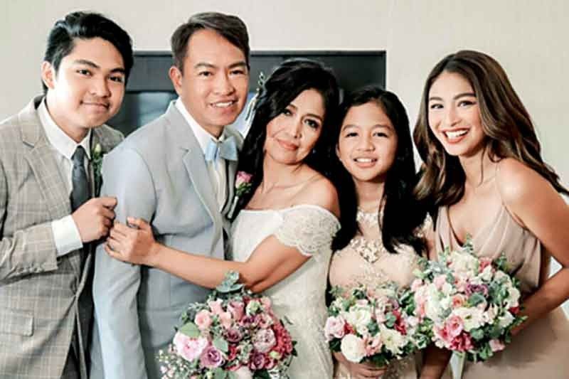 Nadine, ginastusan ang wedding anniversary ng mga magulang