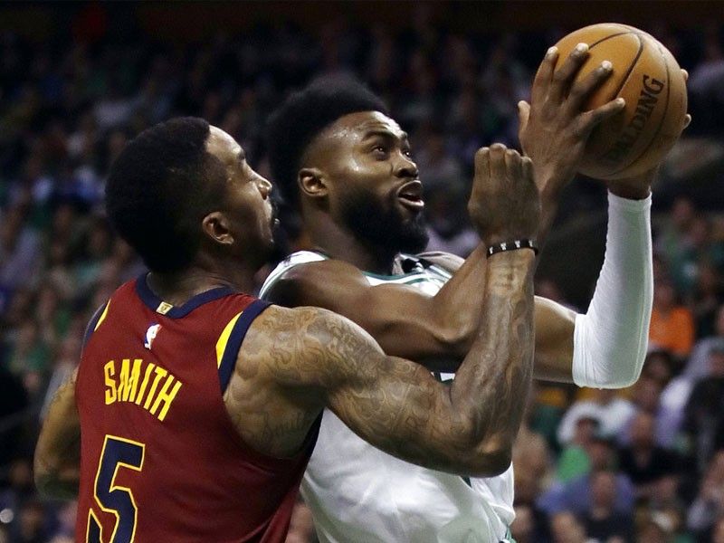 Backcourt blues: Cavs guards Smith, Hill horrible in Game 2