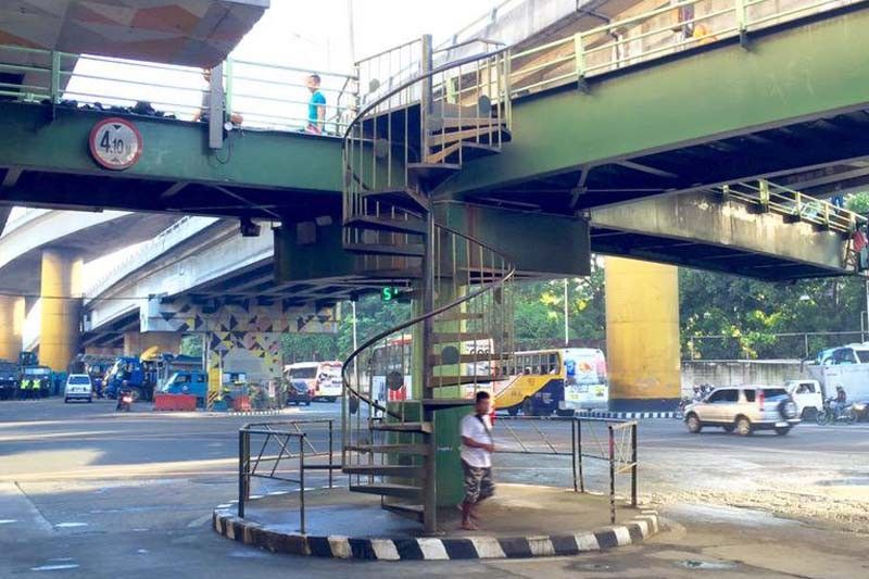 MMDA: Spiral staircase at Ortigas-EDSA footbridge meant for provincial bus passengers