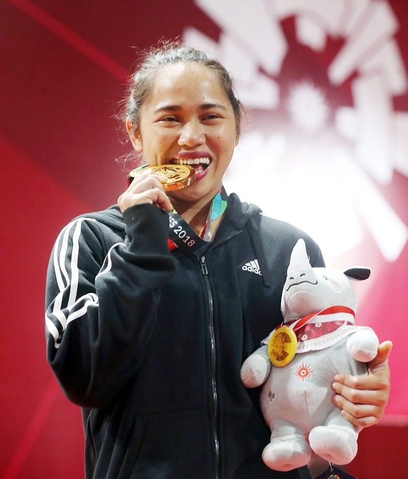 Hidilyn Diaz lifts Team Philippines to first gold