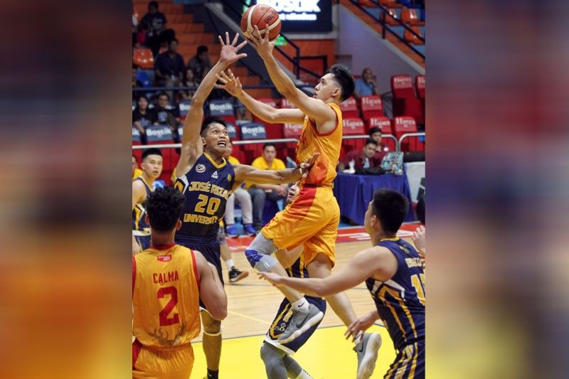 Red Lions feed on Generals