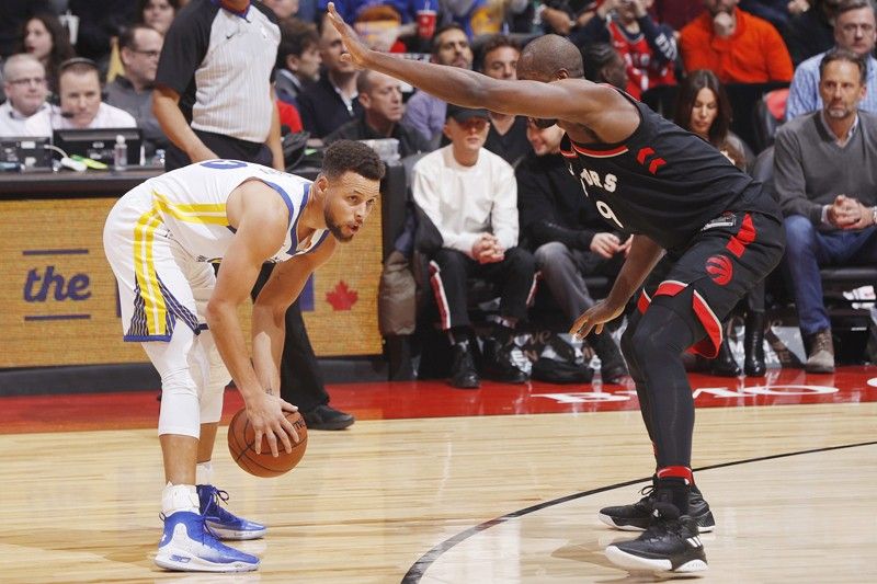 Curry scores 24 in return; Warriors hold off Raptors | Philstar.com