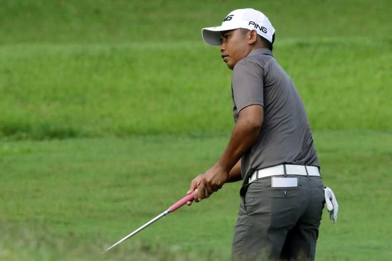 Jhonnel Ababa, 3 others grab lead as Kim Joo Hyung stumbles