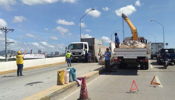 SRP accident causes heavy traffic