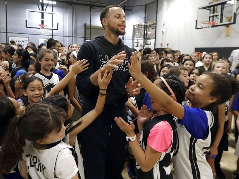 Stephen Curry supports women's game by hosting girls camps