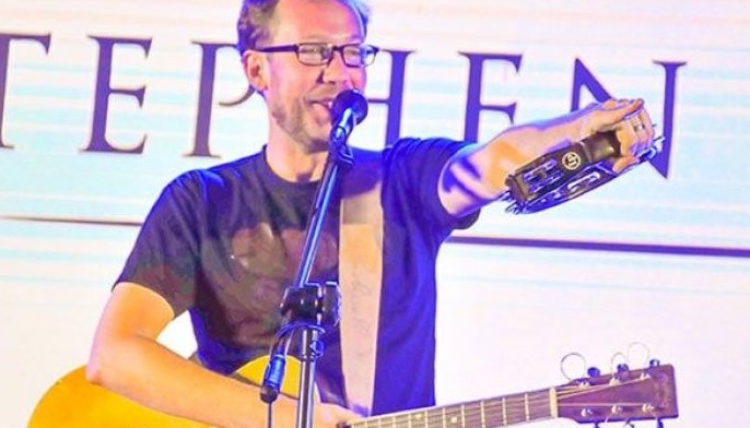 Stephen Speaks gives back to the Philippines