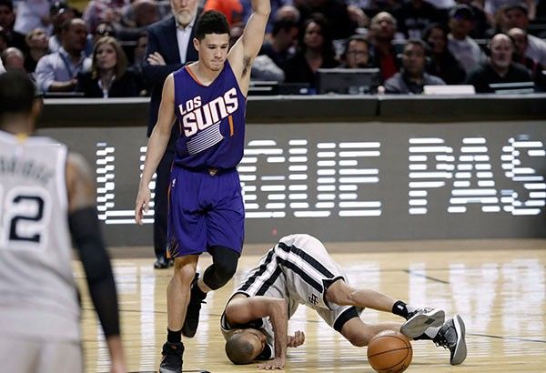 Suns, Booker buck Spurs in Mexico
