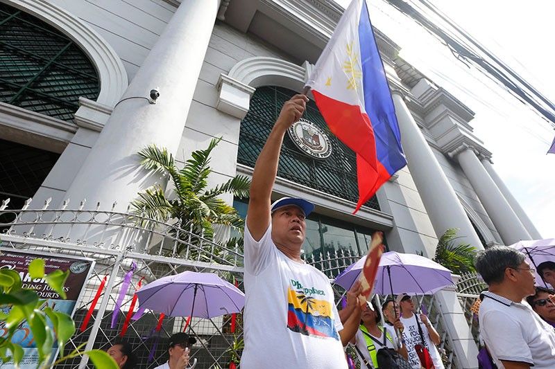 Robert Reyes to Filipinos: 'Wake up or face death of democracy'
