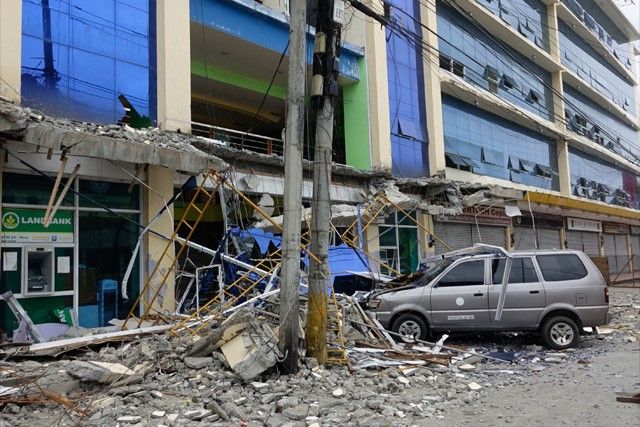 WATCH: Duterte visits quake-stricken Surigao City