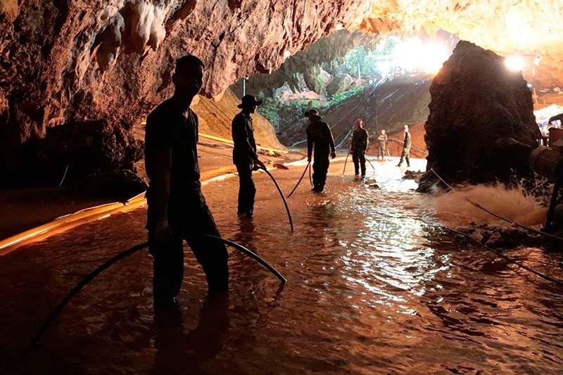 Operation to rescue Thai boys in flooded cave starts
