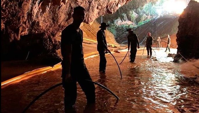 Operation to rescue Thai boys in flooded cave starts