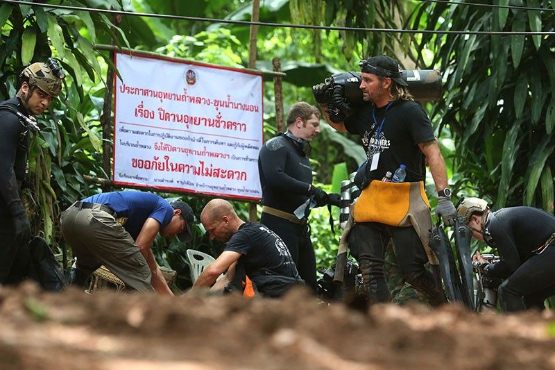 Thai rescuer in cave dies from lack of oxygen