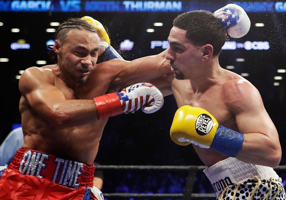 Thurman wins split decision to unify welterweight titles