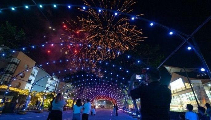 WATCH: Tiendesitas lights Christmas tunnel anew to spread music and cheer