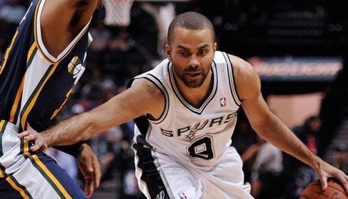 Parker tumawid na sa Hornets