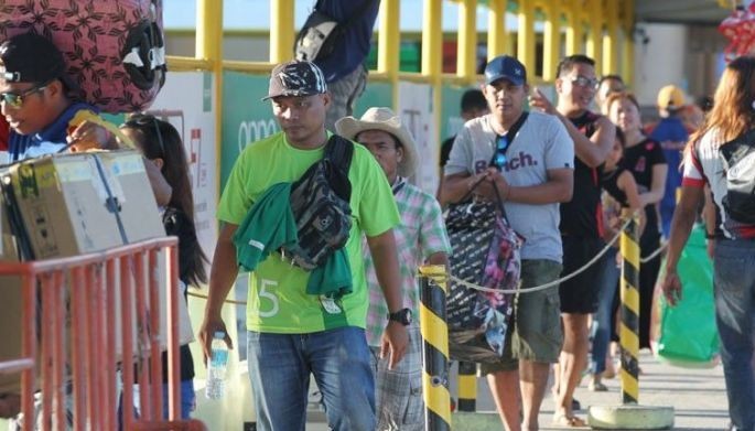 Mga turistang bibisita  sa Boracay, lilimitahan