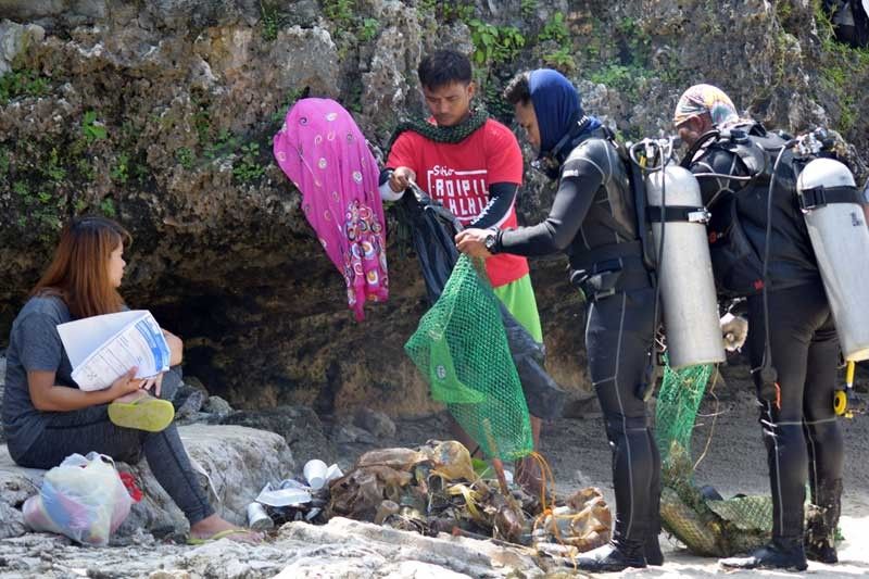 âScubasurerosâ keep Pangasinan waters clean