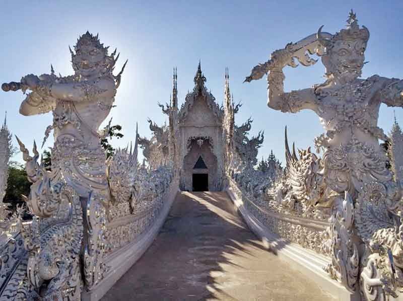 Chiang Rai: âWild Boarsâ & temples