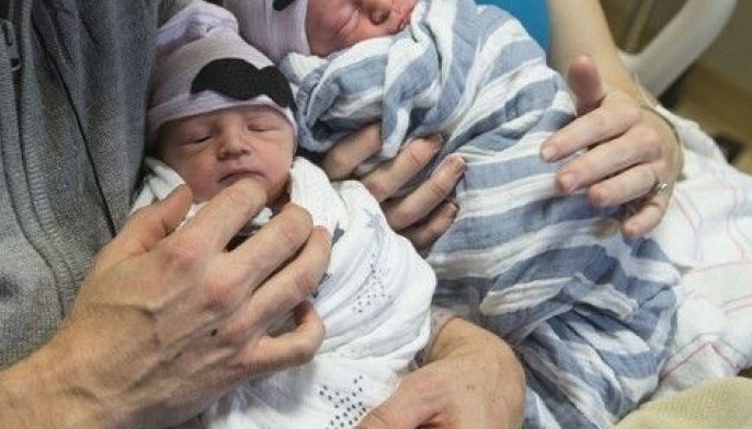 Twins delivered minutes apart have different birth years