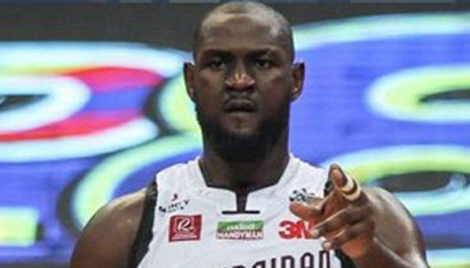 Maglalaro si Akhuetie