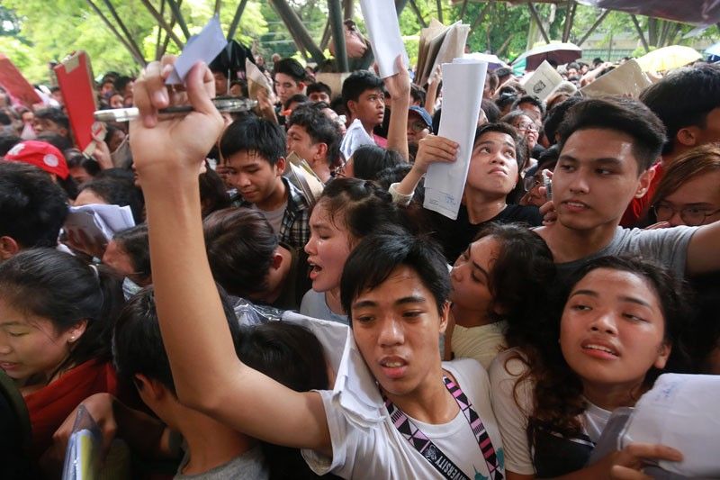 Submission  ng UPCAT application  sa Diliman, nagkagulo