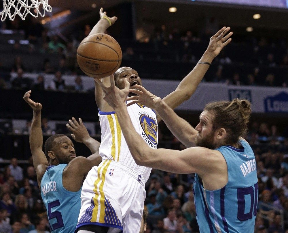 Durant, Curry lead Warriors over Hornets 113-103