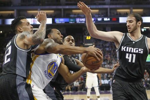 Curry Leads Warriors To A Big Second Half, Win Over Kings | Philstar.com