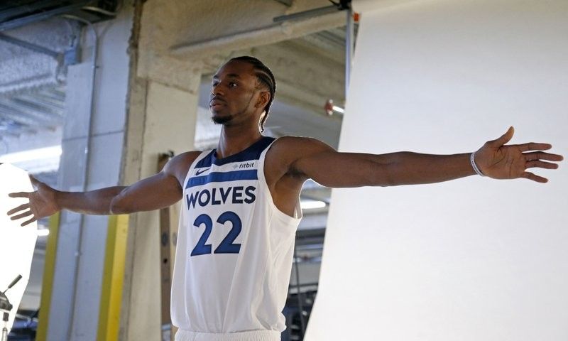 With Butler trade looming, Wolves take trip west for bonding