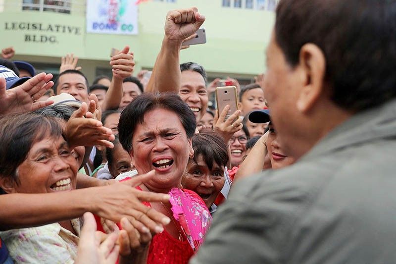 Palace dismisses Duterteâ��s remarks vs women as â��mere play of wordsâ��