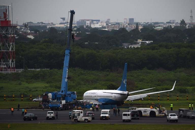 Xiamen plane lifted away from NAIA runway; closure extended