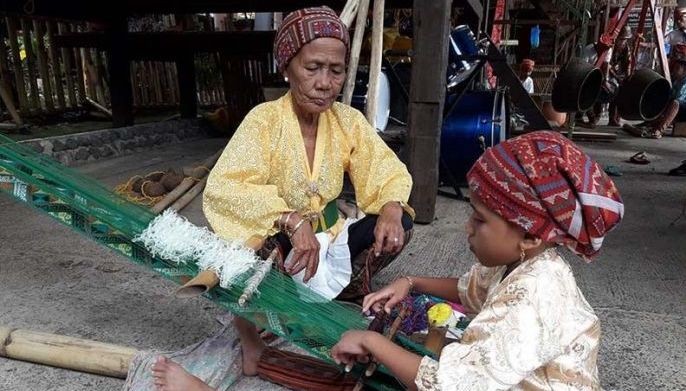 Tourists flock to Yakan tribe village display in Cotabato