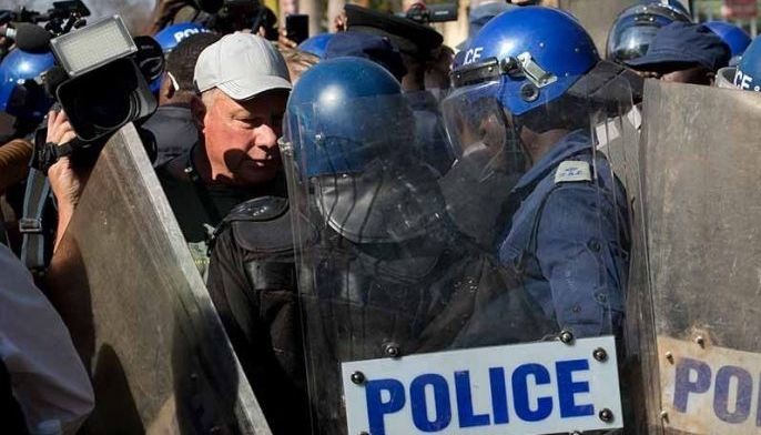 Zimbabwean soldiers beating up opposition, rights group says