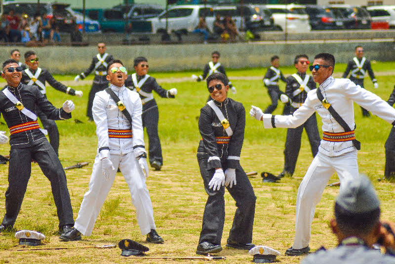   PMA cadets wooing Cebu students to join academy  