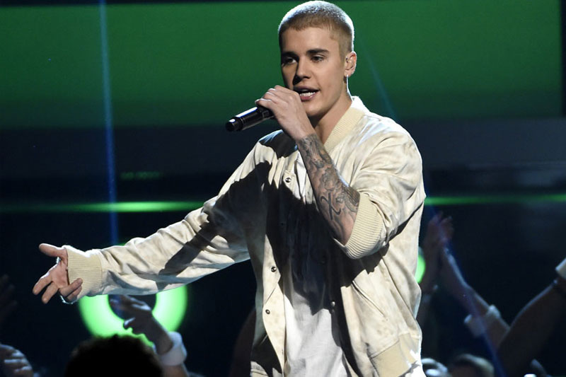 Bieber leads Teen Choice Awards nominations    