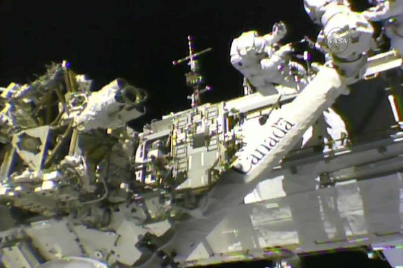 Spacewalkers installing new hand on stationâ��s robot arm