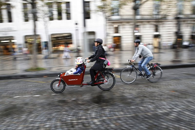 Paris hopes to ban gas-powered cars in city by 2030