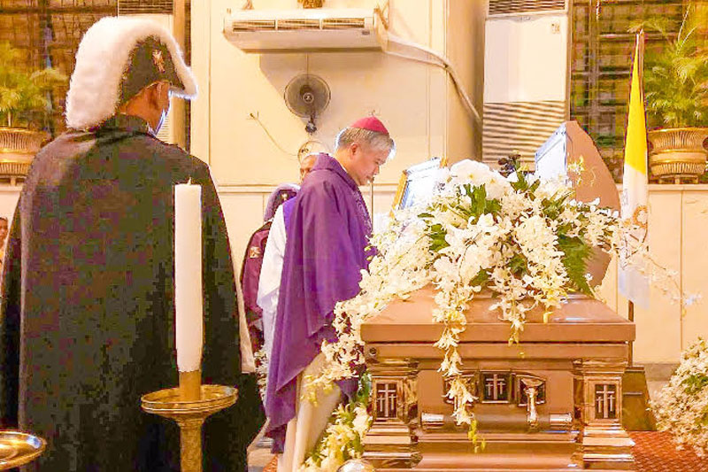 Execs back call for â��holidayâ�� for Vidal burial