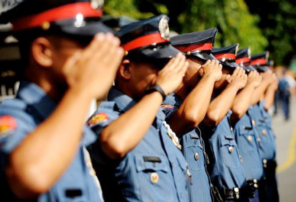 Mga polis sa LCPO gipasidunggan