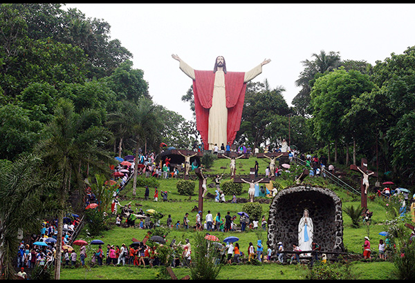 Mga kawatan dumadagsa sa Visita Iglesia