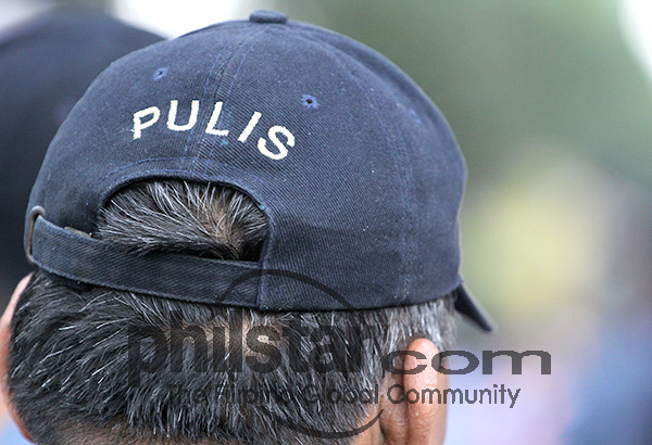 20 pulis-adik sinibak sa serbisyo