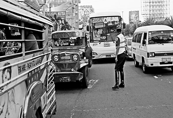 Trapiko sa EDSA bahagyang lumuwag