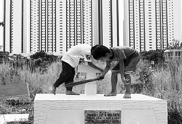 Mga pekeng pari magsusulputan sa sementeryo