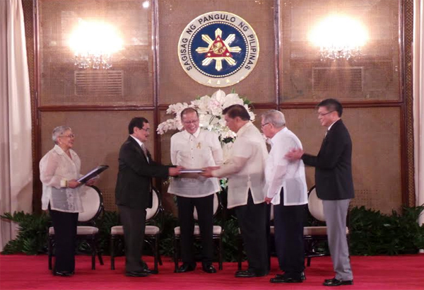 Draft ng Bangsamoro Law ibinigay ni PNoy sa Kongreso