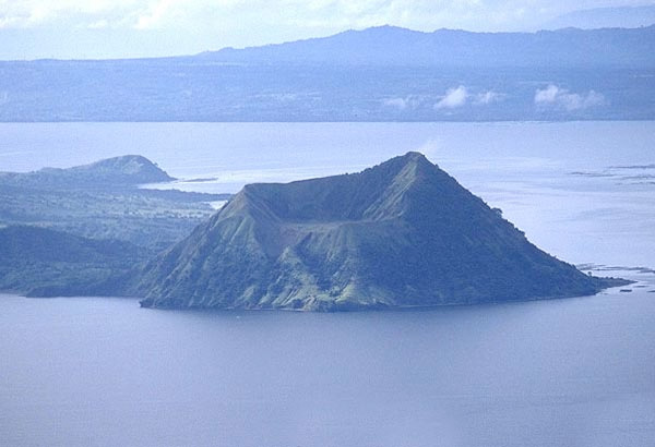 5 volcanic quake naitala Taal volcano nag-aalburoto na rin | Bansa