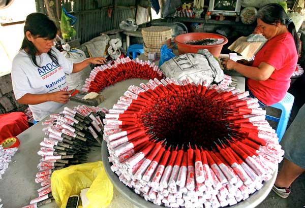 Mas mahigpit na batas sa paggamit at pagbebenta ng paputok, isinulong