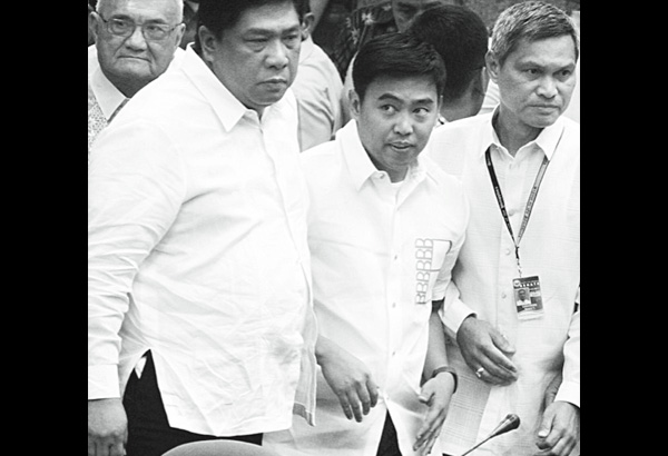 Pinakawalan matapos arestuhin Mayor Binay kinaladkad!