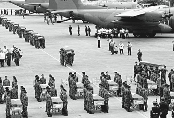 Labi ng 42 SAF dumating, PNoy &lsquo;no show&rsquo;