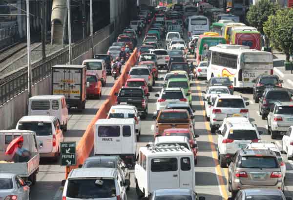 APEC tagumpay, trapik sablay