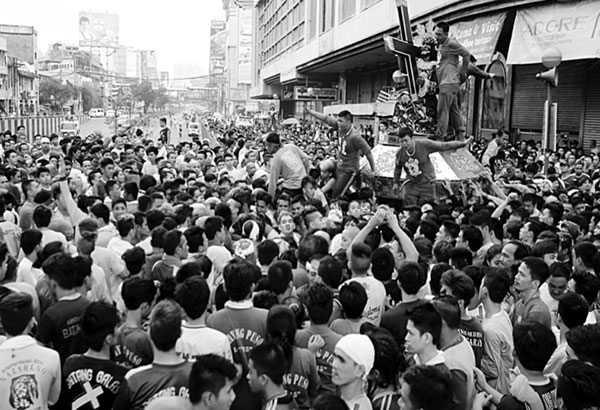 15-libong deboto dumagsa sa prusisyon ng Nazareno