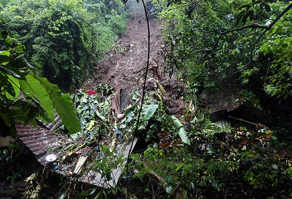 2 patay, 2 nawawala sa Tacloban landslide